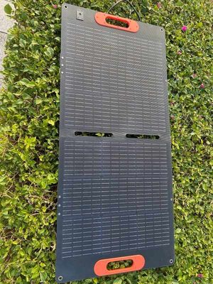 Dual Fold Solar Charger met waterdicht ETFE-oppervlak en tot 23,5% zonnepaneel efficiëntie