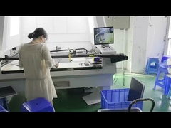 Snijding van panelen in de productie van LI Solar