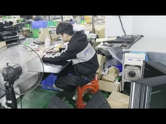 Gevouwen formaat 56,5 * 60,2 * 40 mm Draagbare zonne-energie oplaadtas met 2 panelen